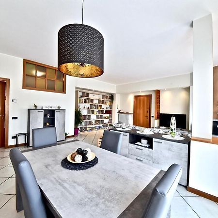 Modern Apartment Halfway Between Milan And Como Cogliate エクステリア 写真