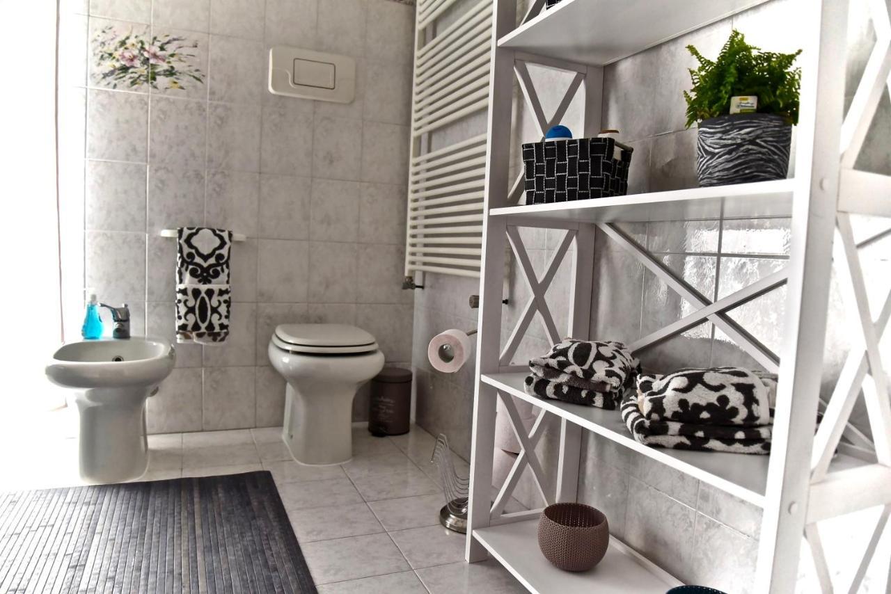 Modern Apartment Halfway Between Milan And Como Cogliate エクステリア 写真